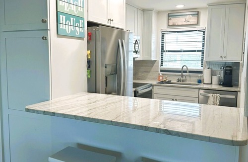 Mid Island Condo | Mid Island, Villa Del Mar! Beautiful Beach front condo, newly renovated!
