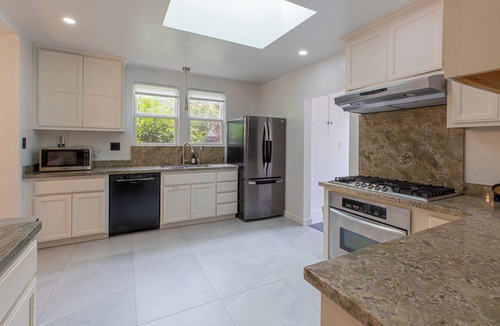 San Jose House | Minimalist 2B2B House Family Friendly With Botanic Garden