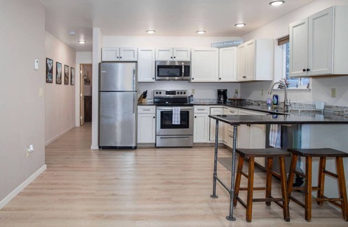 Badger Apartment | Minutes to Ft Wainwright