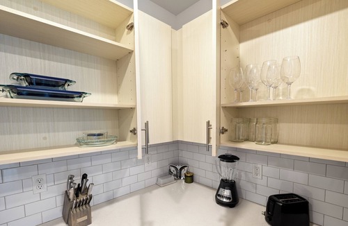 Ephraim Apartment | Miss Snow Butterfly .Walk to campus only .9 mi. Easy handycap access