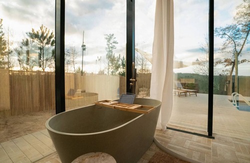 Oakhurst Cabin | Mist:Mirror cabin, VIEW, pool, grill, fire pit