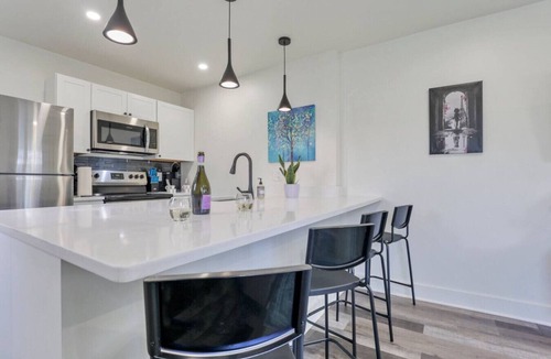 Olde Towne East Villa | Modern 1BR Sleeps 4 | Near Downtown | Full Kitchen