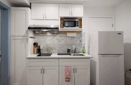 Inner Parkside House | Modern 1BR Suite w/ Private Entry Near SFSU, Park & Transit