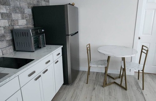 Bay Esplanade Condo | Modern 2 bedroom/2 bath Apartment 5 Minute Walk to Beach Great Views