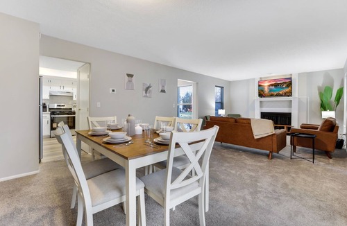Gahanna House | Modern 2BR Duplex in Gahanna Near Easton, Airpor