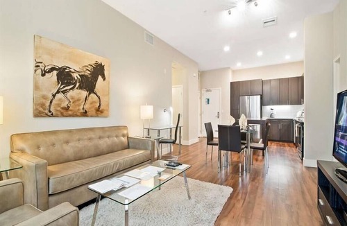 Shoreline West Apartment | Modern 2BR | Ideal for Business | Free WiFi | Downtown Mopuntain View