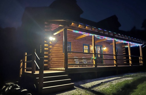 Bakersfield Cabin | Modern 3-BD mountain cabin with hot tub, loft & deck in Northern Vermont