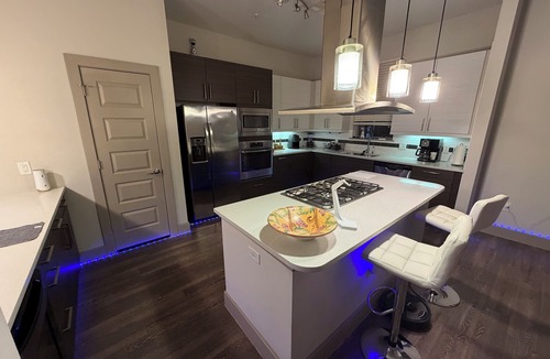 Woodlake - Briar Meadow Apartment | Modern 3BR Bayou Retreat Pool Gym Balcony in Houston