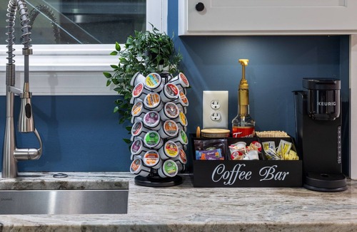 South Side House | Modern 3BR Skyline Retreat w/Rooftop Deck + Free Parking + Views
