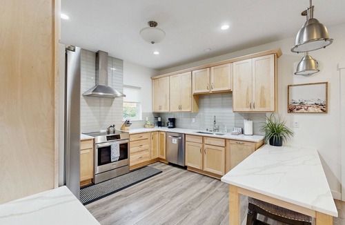 North Star House | Modern & Accessible 4BR Retreat in Downtown Anchorage - dog friendly