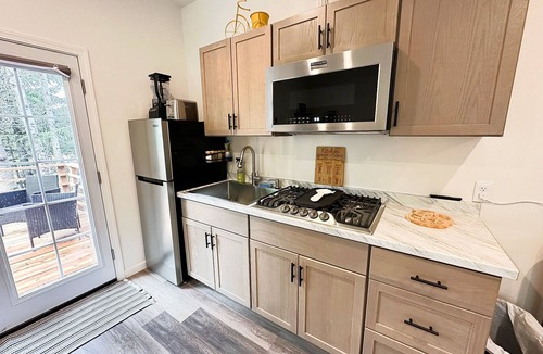 Homer Apartment | Modern and Clean 2 BR Sleeps 6 Across from Kachemak Bay - Minutes to the Spit!