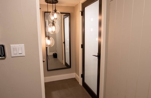Englewood Apartment | Modern Basement Studio with Private Entrance