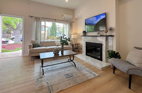 Shoreview House | Modern Comfort 2BR w/AC: 10 min SFO + Parking, 617
