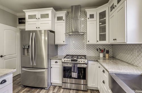 London House | Modern Comfort Near Columbus: Home w/Yard & Porch