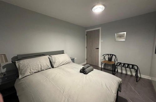 Offerton Apartment | Modern, comfortable flat close to transport hubs