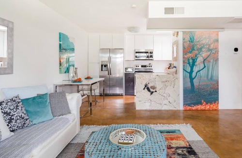 Camelback East Condo | Modern Condo near GREAT dining!