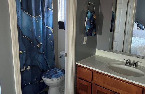 Rodeo House | Modern Corporate Housing/Wi-Fi/Near Refineries