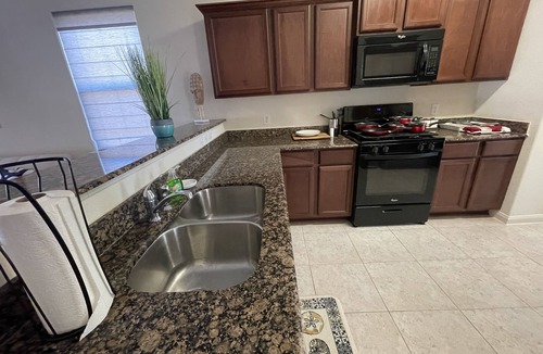 Forney House | Modern Cozy 3BR Home in Forney