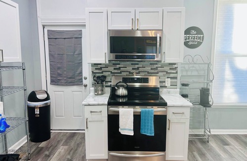 Mount Auburn House | Modern, Cozy, and Convenient 2-bedroom house in the heart of Cincinnati