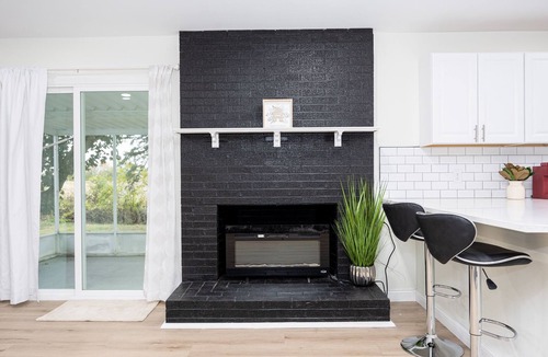 Hilliard House | Modern Elegance Spacious 4BR with Hot Tub and screened porch & Pool Table