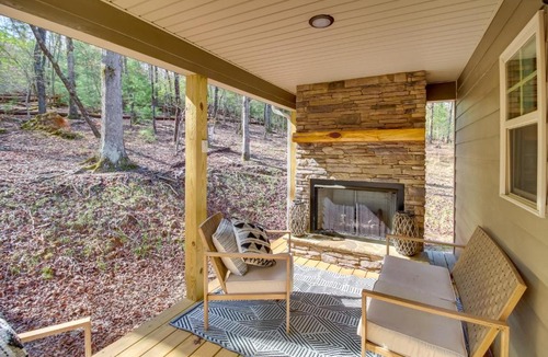 Ellijay House | Modern Ellijay Cabin Rental w/Outdoor Fireplace