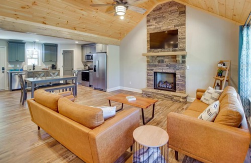 Ellijay House | Modern Ellijay Cabin Rental w/Outdoor Fireplace
