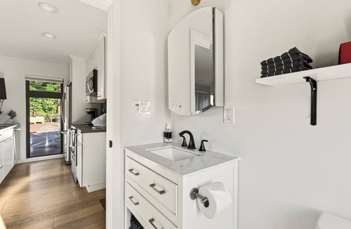 Skyline-Hillcrest Estates Cottage | Modern Forest Retreat/Private ADU with Pool, Hot Tub