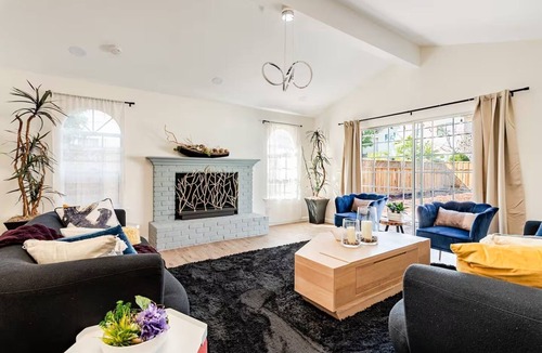 Central District House | Modern Fremont Retreat 5BR 3BA Near Tesla and Meta