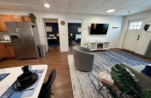 College Apartment | Modern Ground-Level Suite | King Bed, Near Airport
