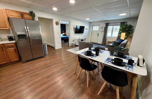 College Apartment | Modern Ground-Level Suite | King Bed, Near Airport