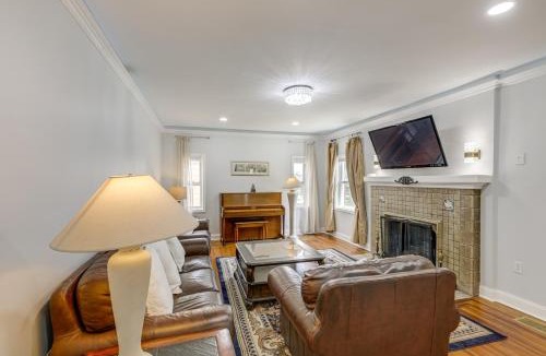 Roselawn Finance House | Modern Group Getaway w/Private Yard in Cincinnati