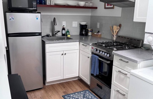 San Bruno Apartment | Modern Guest Studio Near SFO with Kitchen & Laundry