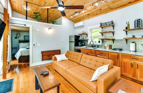 Paris House | Modern Hersey Tiny Home w/Private Hot Tub!