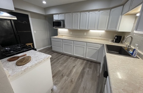 Shearer Hills - Ridgeview House | Modern Home in Central SA/10 min to Downtown! River Walk! The Alamo!