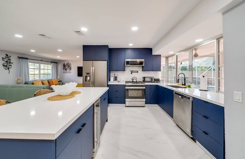 Sunrise House | MODERN HOME WITH HEATED POOL! CLOSE TO SAWGRASS MILLS MALL! FLEXIBLE CHECK IN