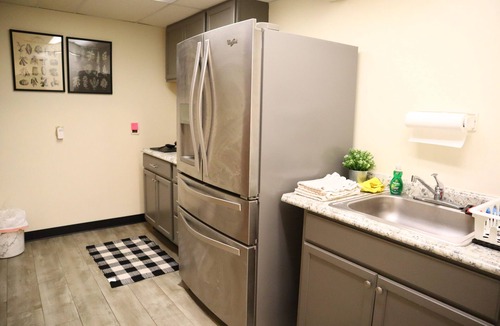 Colerain Township Apartment | Modern Industrial 1BR W/Gym, Ping-Pong, and More!