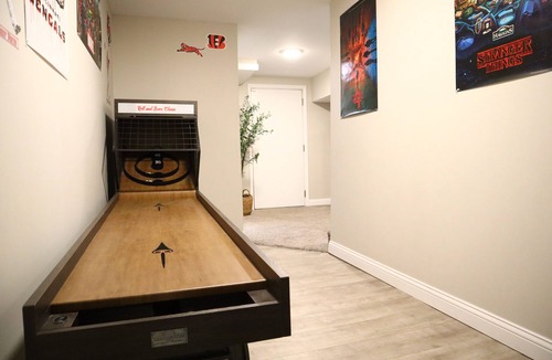 Colerain Township Apartment | Modern Industrial 1BR W/Gym, Ping-Pong, and More!