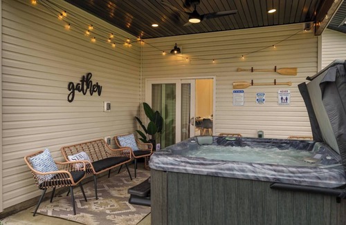 Buckeye Lake House | Modern Lake House 3 Blocks from the Lake!