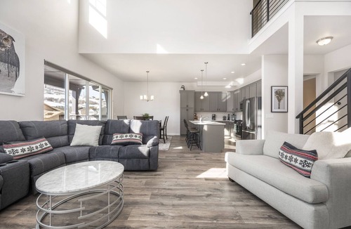 Deer Mountain House | Modern Lake-View Escape in Hideout Near Park City Utah