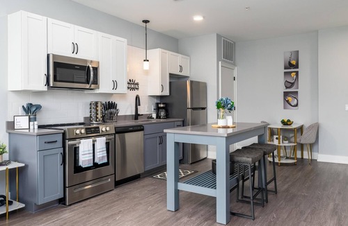 Near East Columbus Condo | Modern Luxury Condo- Downtown- Long Stays Welcome