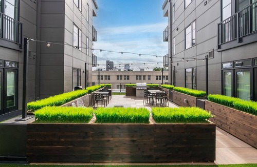 Near East Columbus Condo | Modern Luxury Condo- Downtown- Long Stays Welcome