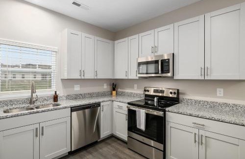 Grandville House | Modern New Build 4BR 4BA Two Condo w Garage and Patio