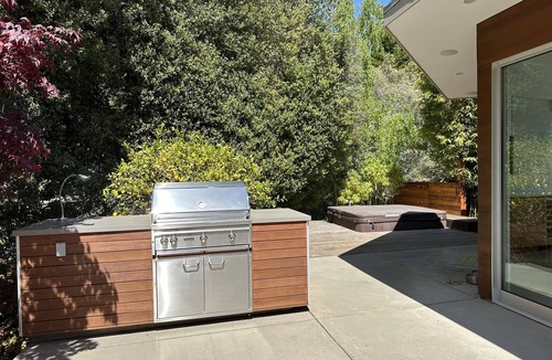 Tamalpais-Homestead Valley House | Modern Oasis with Idyllic Surroundings and Close to Downtown Mill Valley