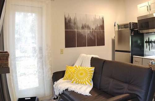 Mendenhaven Apartment | Modern Pet-Friendly Suite near Glacier, Grocery & Trails w/Yard Access