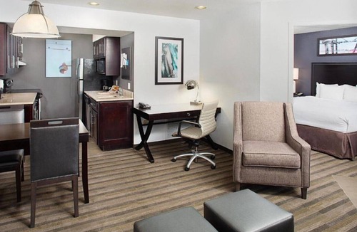 Belmont House | Modern Residental Style Room in Belmont/Redwood Shores