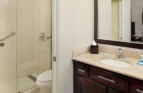 Belmont House | Modern Residental Style Room in Belmont/Redwood Shores