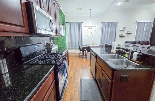Woodlake - Briar Meadow Villa | Modern Retreat Near ALL Of Houston`s Attractions!