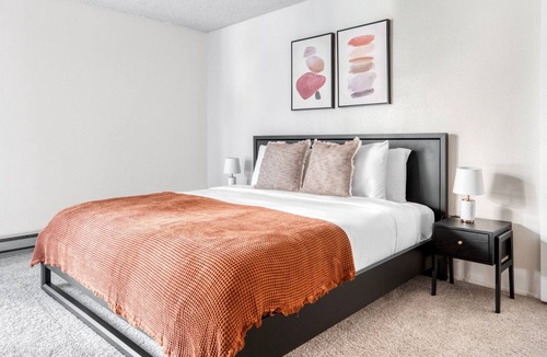 Central San Mateo Apartment | Modern San Mateo 1BR w/ W/D, BBQ & Pool, nr Caltrain, by Blueground