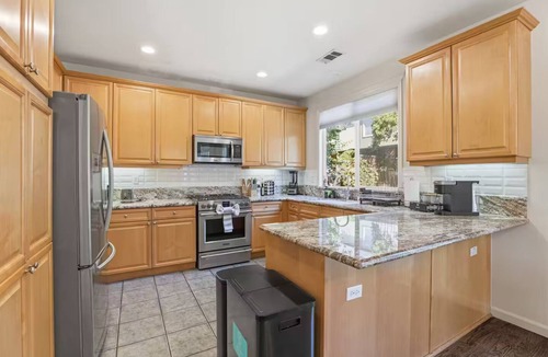 Dublin House | Modern Spacious 3 BD/2.5 BA/King Suite/Office