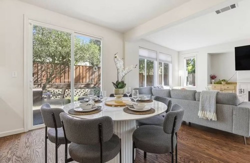 Dublin House | Modern Spacious 3 BD/2.5 BA/King Suite/Office